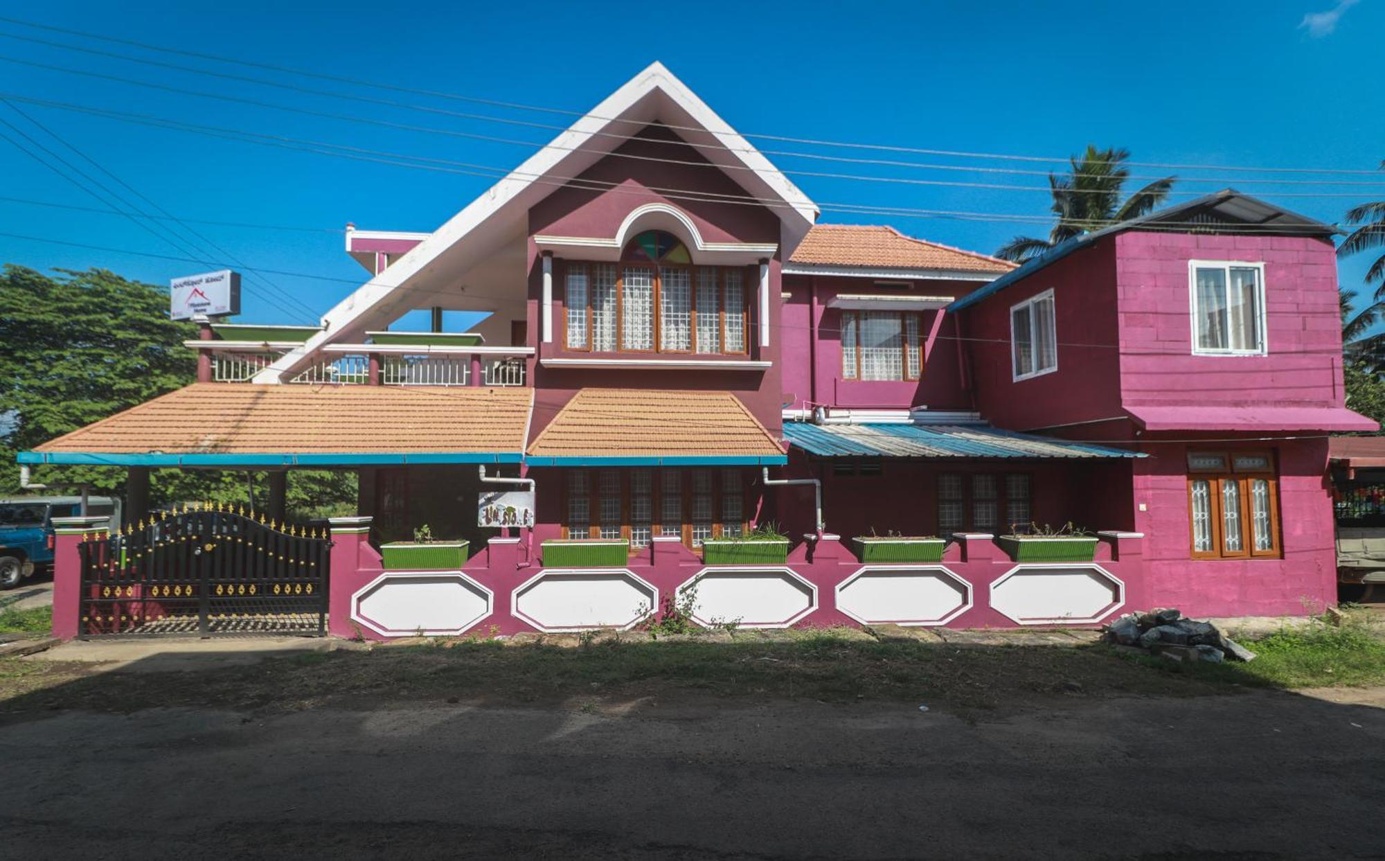 Flintstone Home Kushālnagar 外观 照片