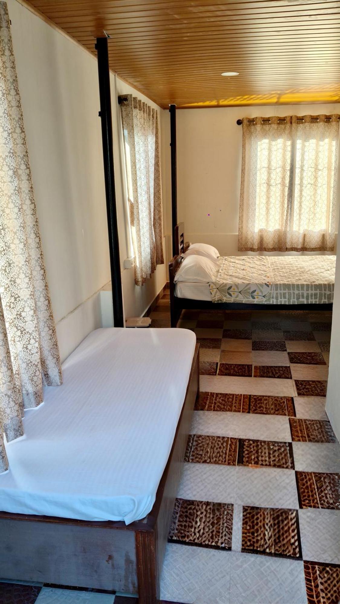 Flintstone Home Kushālnagar 外观 照片