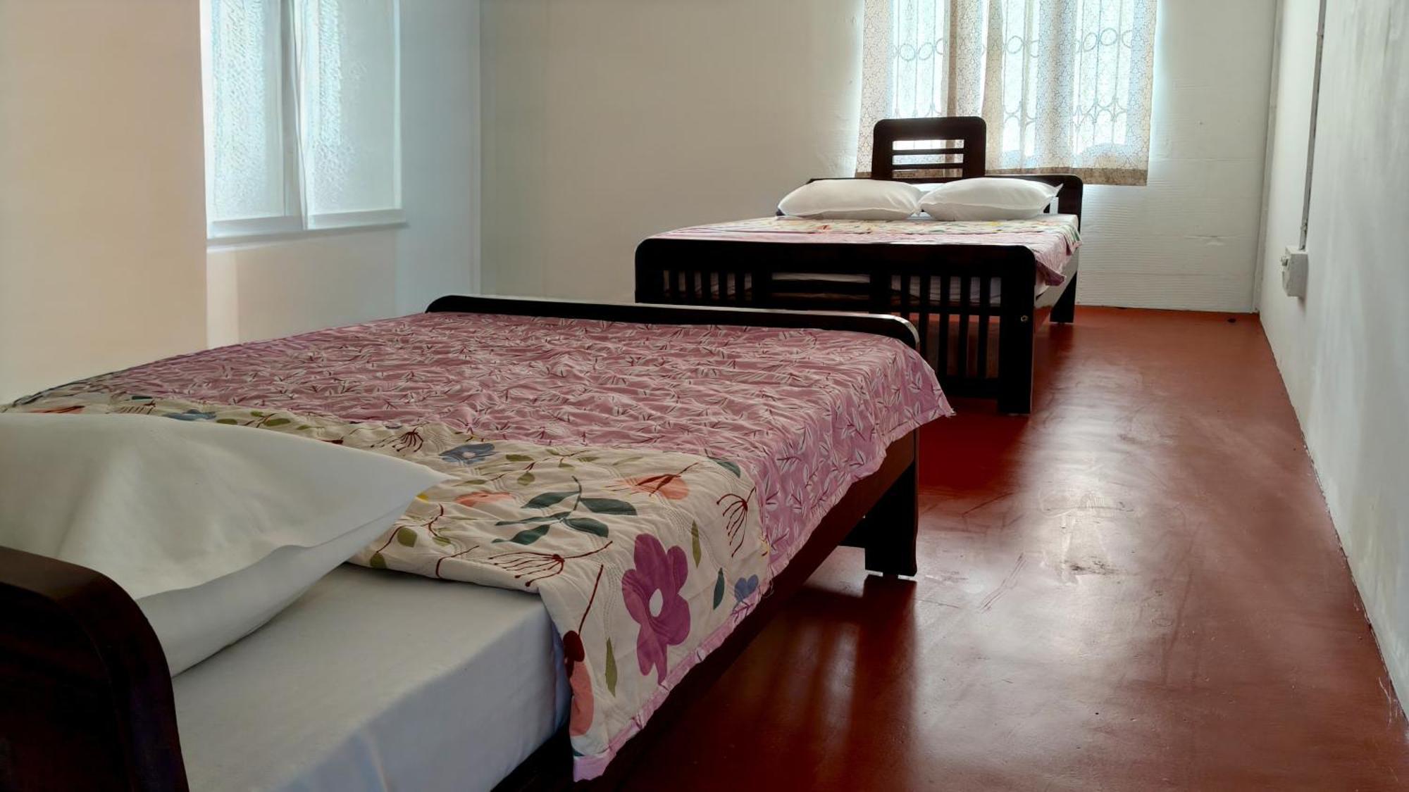 Flintstone Home Kushālnagar 外观 照片