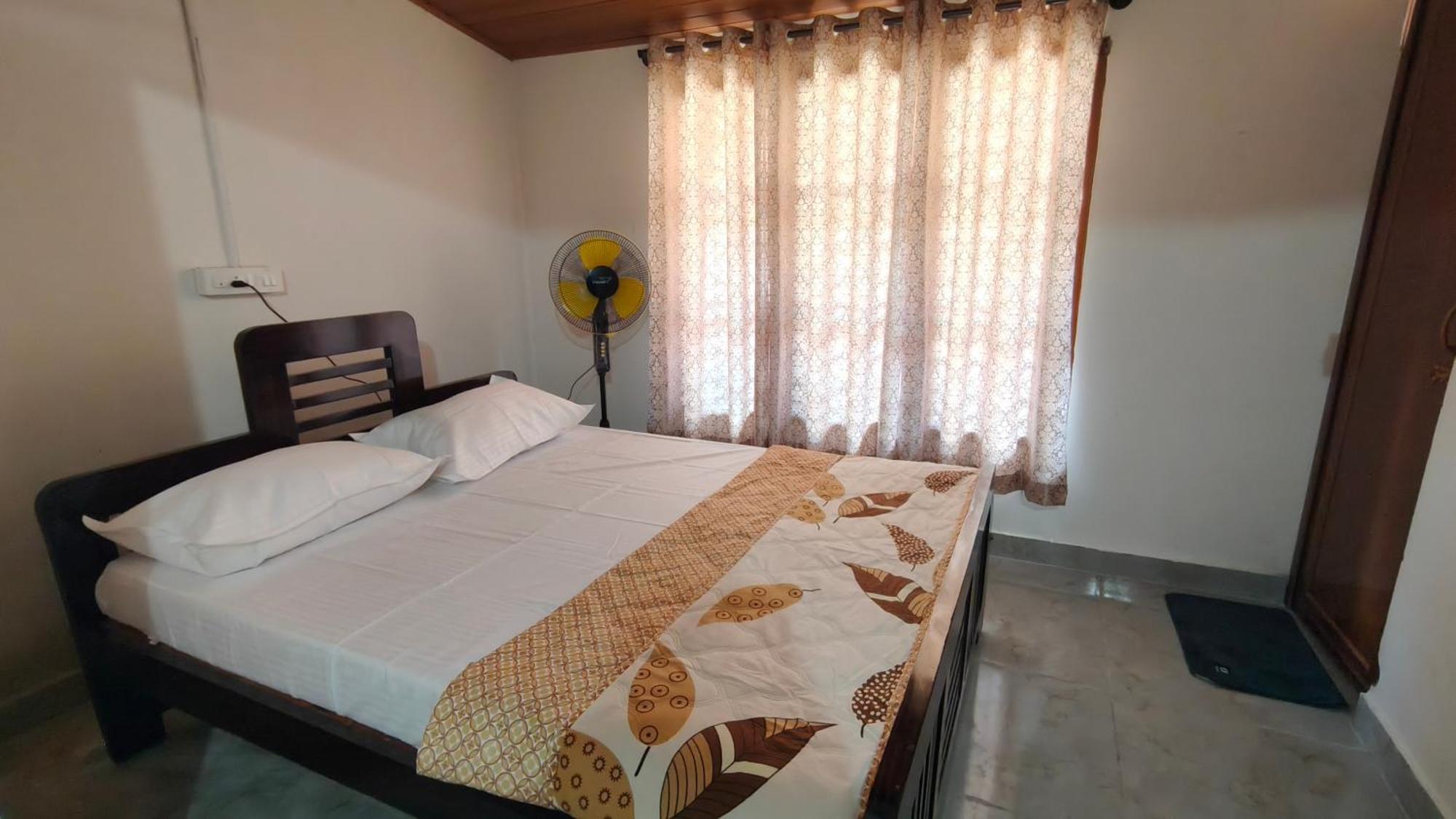 Flintstone Home Kushālnagar 外观 照片