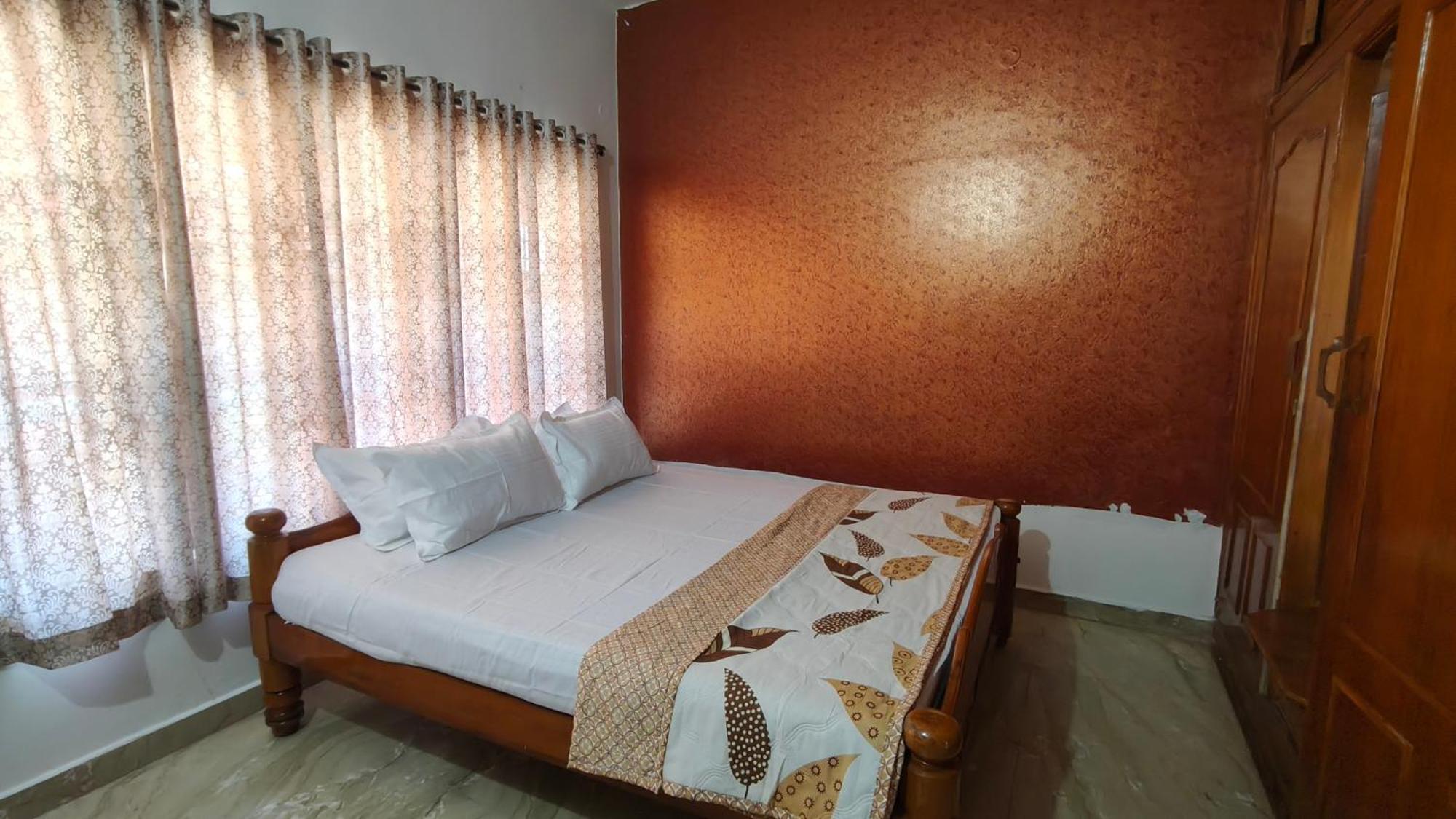 Flintstone Home Kushālnagar 外观 照片
