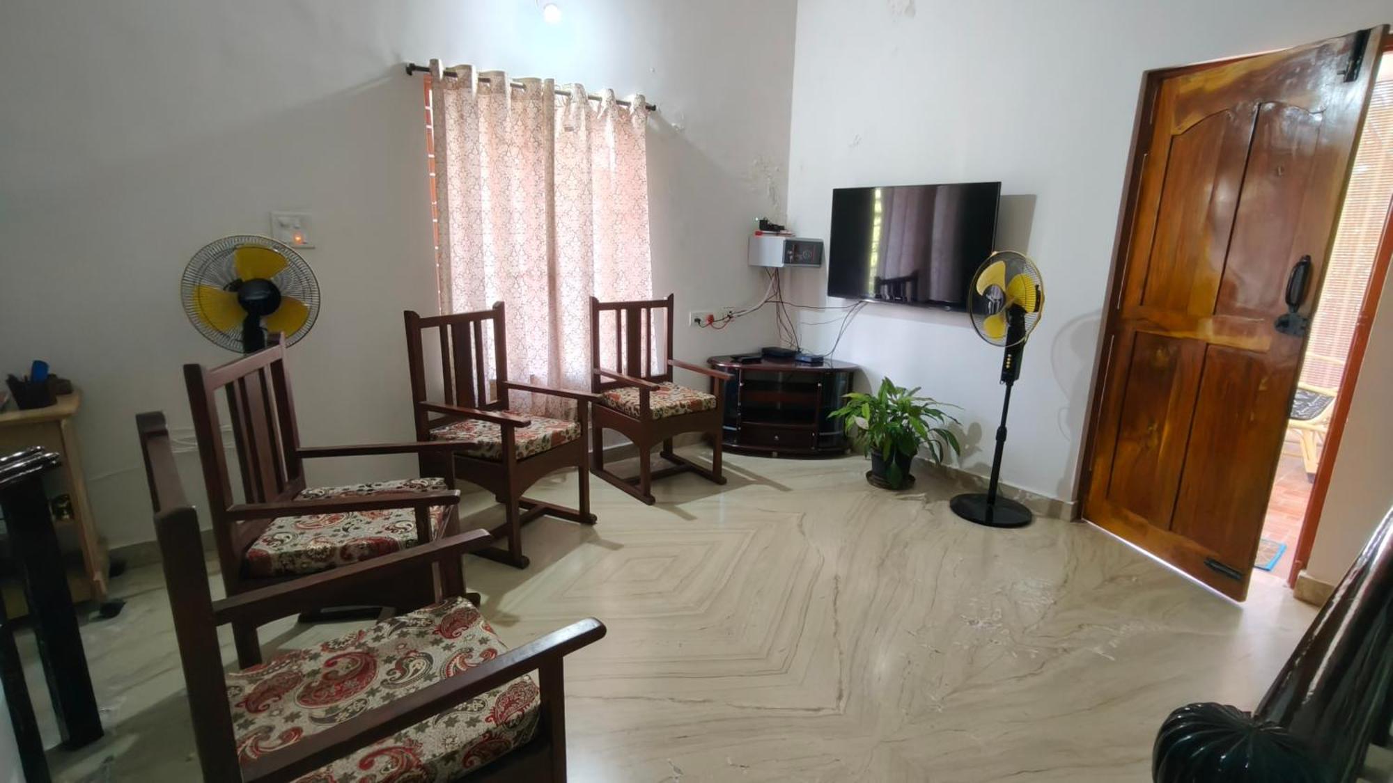 Flintstone Home Kushālnagar 外观 照片